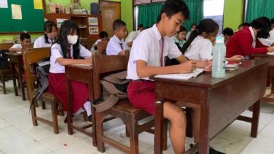 Prabowo Instruksikan Pelajaran Menulis Tangan Anak Indonesia